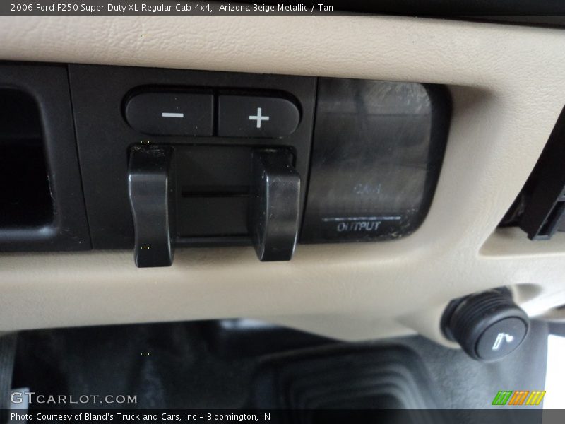 Arizona Beige Metallic / Tan 2006 Ford F250 Super Duty XL Regular Cab 4x4