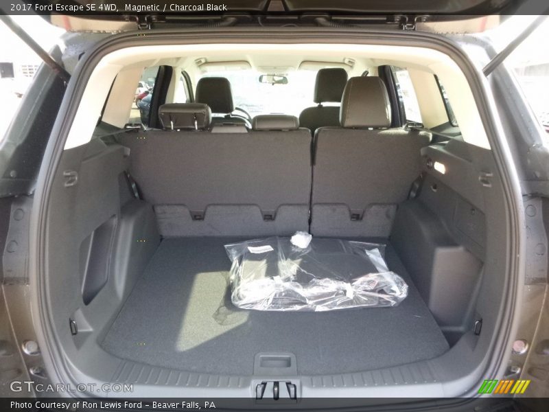 Magnetic / Charcoal Black 2017 Ford Escape SE 4WD