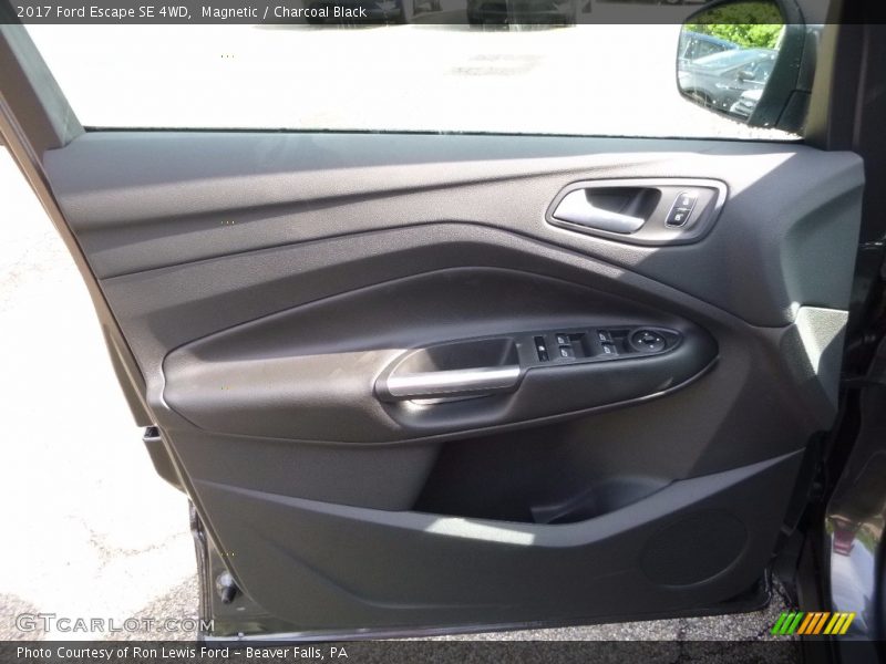 Magnetic / Charcoal Black 2017 Ford Escape SE 4WD