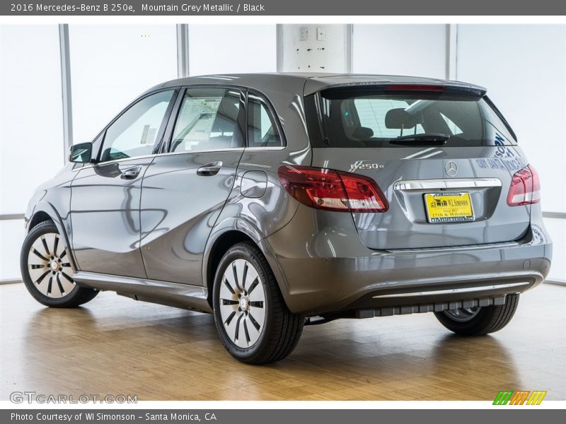 Mountain Grey Metallic / Black 2016 Mercedes-Benz B 250e