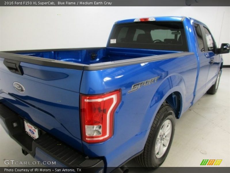 Blue Flame / Medium Earth Gray 2016 Ford F150 XL SuperCab