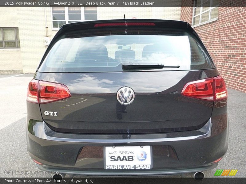 Deep Black Pearl / Titan Black Leather 2015 Volkswagen Golf GTI 4-Door 2.0T SE