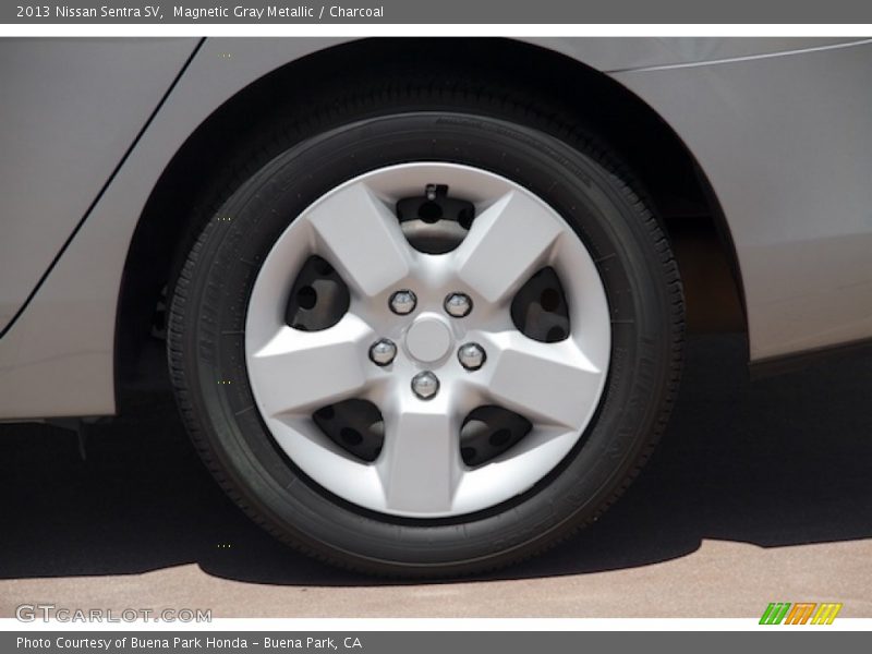 Magnetic Gray Metallic / Charcoal 2013 Nissan Sentra SV