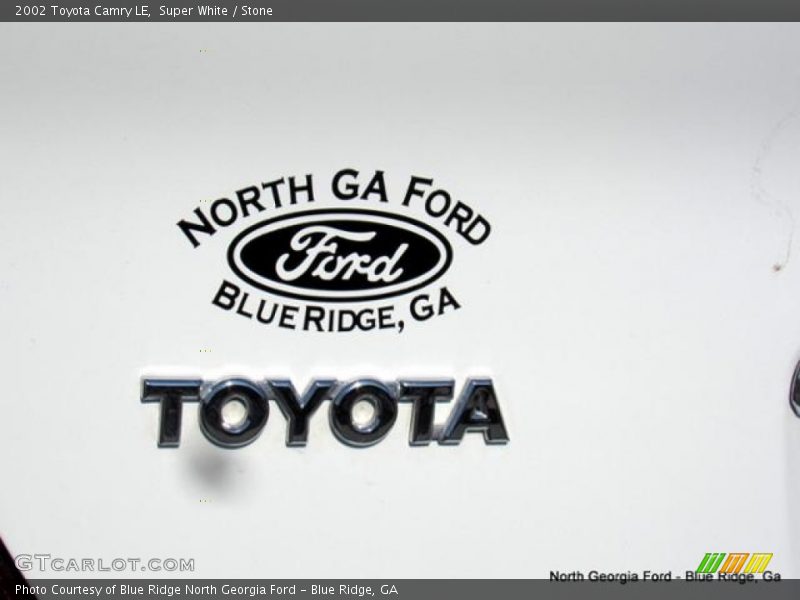 Super White / Stone 2002 Toyota Camry LE