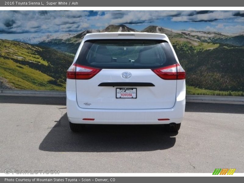 Super White / Ash 2016 Toyota Sienna L