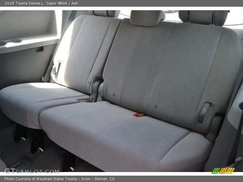 Super White / Ash 2016 Toyota Sienna L