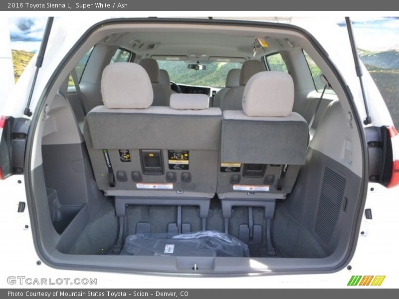 Super White / Ash 2016 Toyota Sienna L