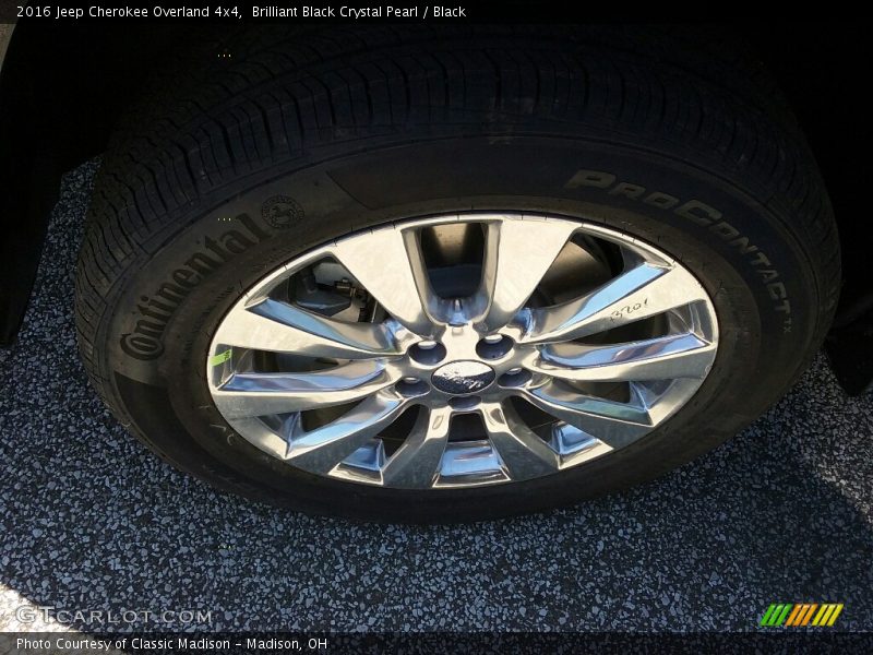 Brilliant Black Crystal Pearl / Black 2016 Jeep Cherokee Overland 4x4