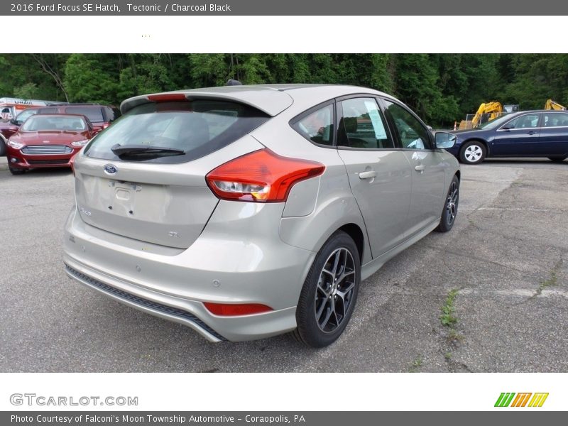 Tectonic / Charcoal Black 2016 Ford Focus SE Hatch