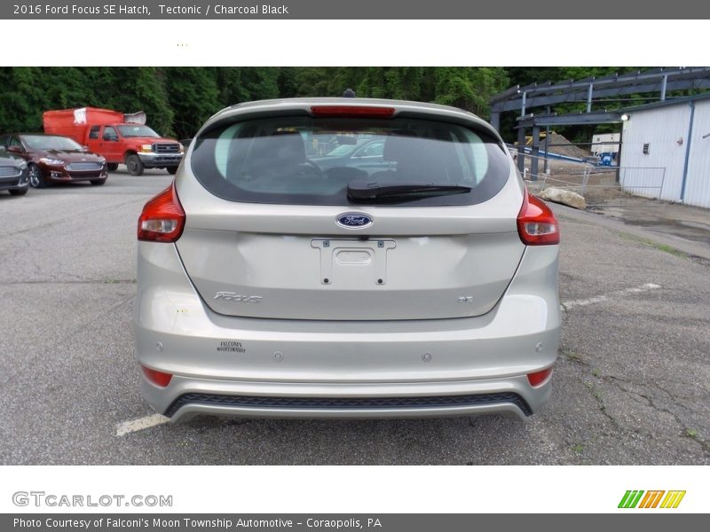 Tectonic / Charcoal Black 2016 Ford Focus SE Hatch