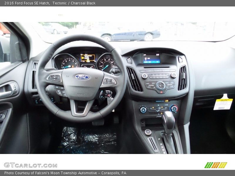 Tectonic / Charcoal Black 2016 Ford Focus SE Hatch