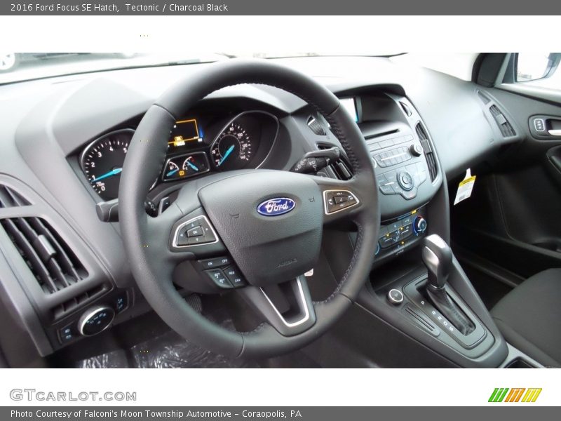 Tectonic / Charcoal Black 2016 Ford Focus SE Hatch