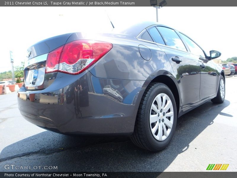 Taupe Gray Metallic / Jet Black/Medium Titanium 2011 Chevrolet Cruze LS