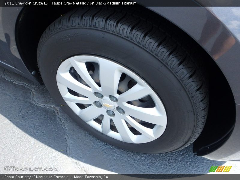 Taupe Gray Metallic / Jet Black/Medium Titanium 2011 Chevrolet Cruze LS