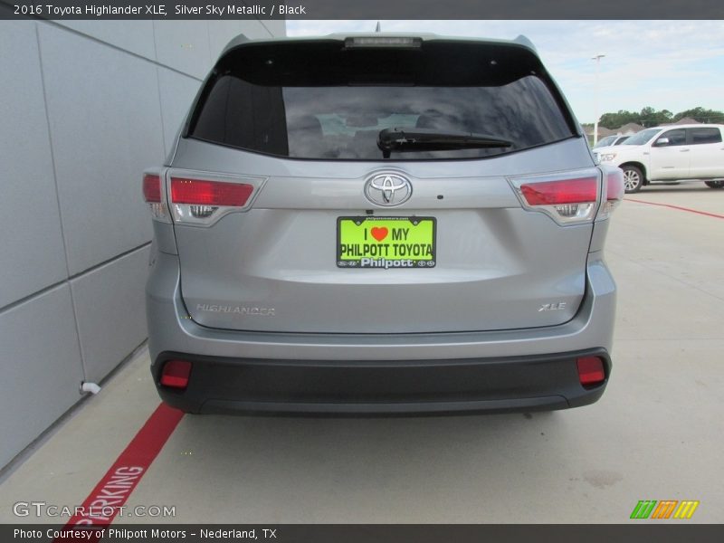 Silver Sky Metallic / Black 2016 Toyota Highlander XLE