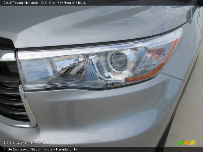 Silver Sky Metallic / Black 2016 Toyota Highlander XLE