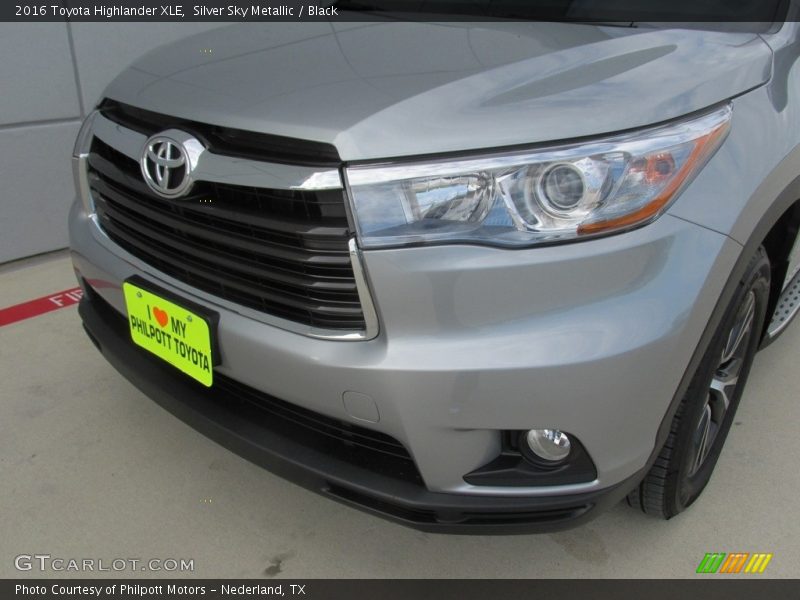 Silver Sky Metallic / Black 2016 Toyota Highlander XLE