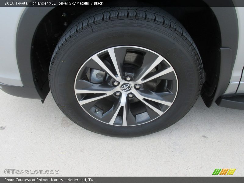 Silver Sky Metallic / Black 2016 Toyota Highlander XLE