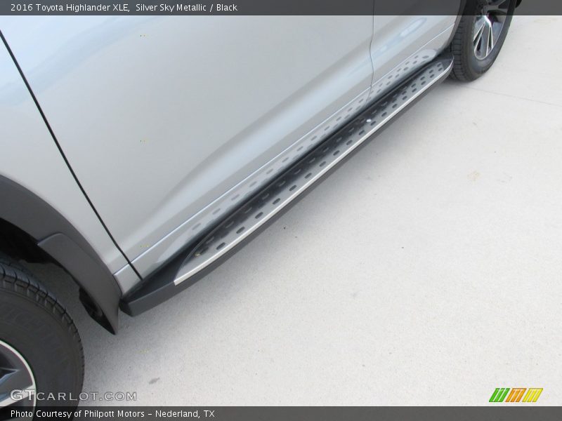 Silver Sky Metallic / Black 2016 Toyota Highlander XLE