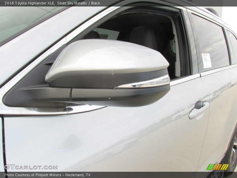 Silver Sky Metallic / Black 2016 Toyota Highlander XLE