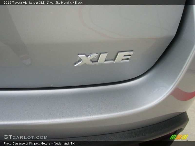 Silver Sky Metallic / Black 2016 Toyota Highlander XLE