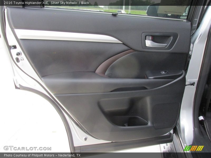 Silver Sky Metallic / Black 2016 Toyota Highlander XLE
