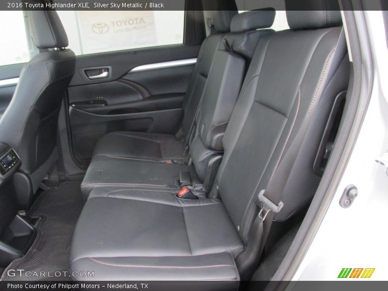 Silver Sky Metallic / Black 2016 Toyota Highlander XLE