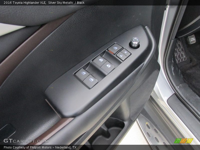 Silver Sky Metallic / Black 2016 Toyota Highlander XLE