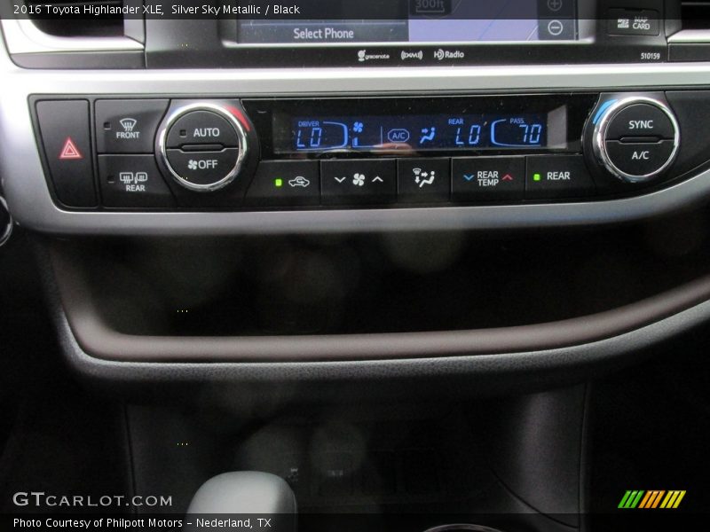 Silver Sky Metallic / Black 2016 Toyota Highlander XLE