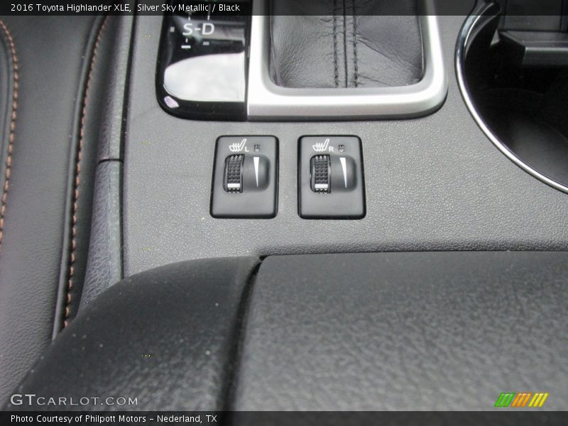 Silver Sky Metallic / Black 2016 Toyota Highlander XLE
