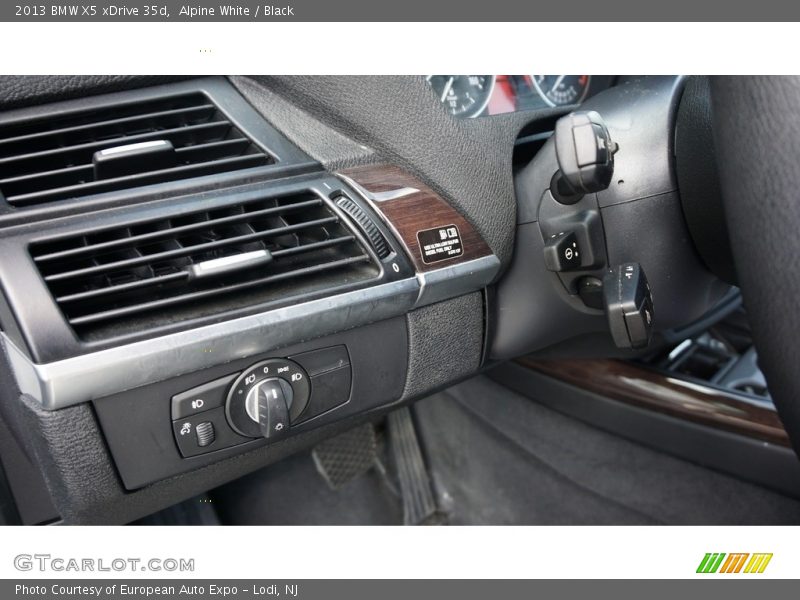 Alpine White / Black 2013 BMW X5 xDrive 35d