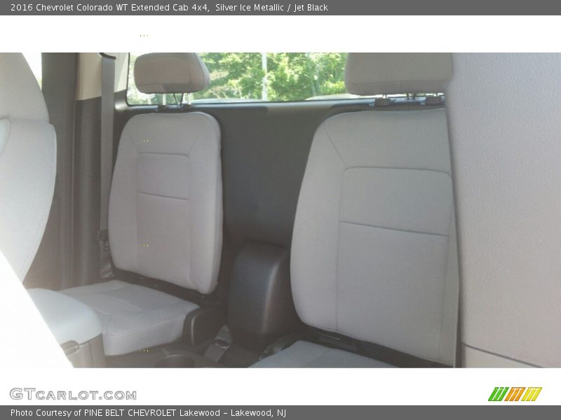 Silver Ice Metallic / Jet Black 2016 Chevrolet Colorado WT Extended Cab 4x4