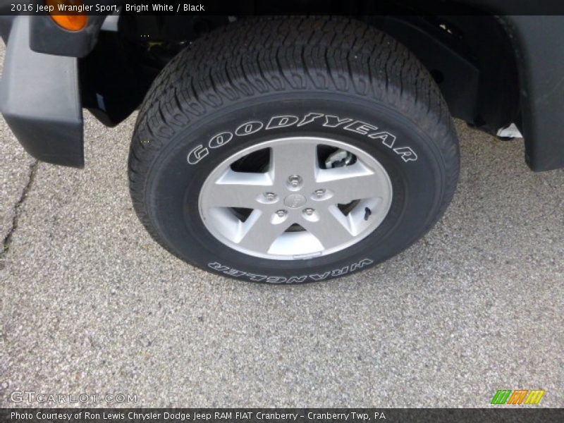 Bright White / Black 2016 Jeep Wrangler Sport