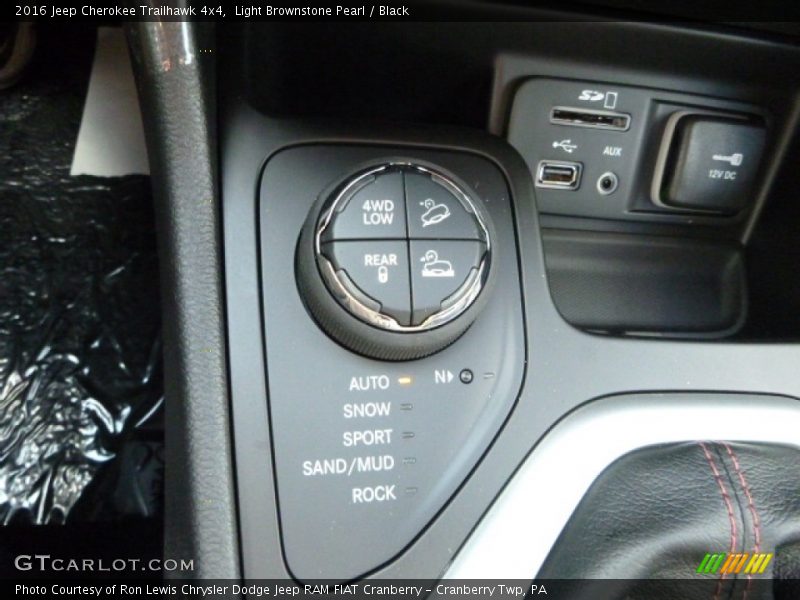 Light Brownstone Pearl / Black 2016 Jeep Cherokee Trailhawk 4x4