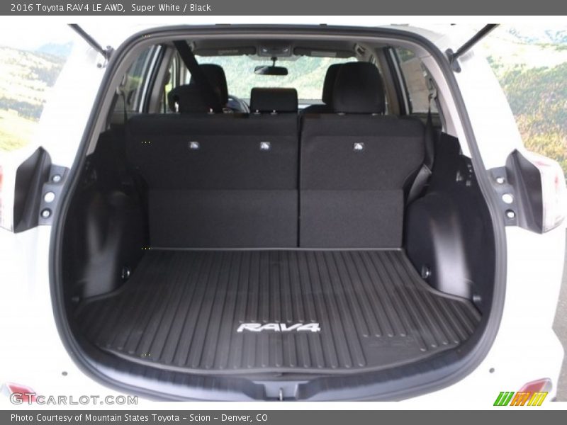 Super White / Black 2016 Toyota RAV4 LE AWD