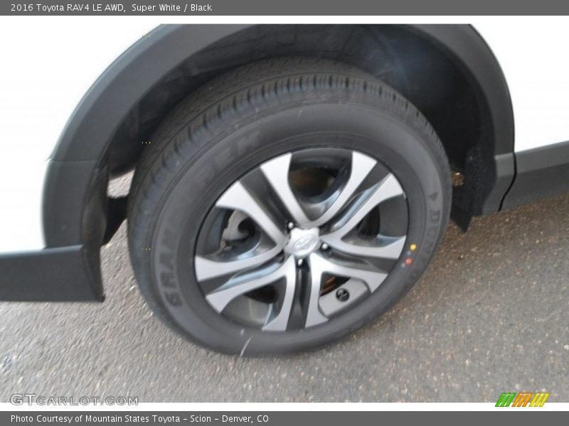 Super White / Black 2016 Toyota RAV4 LE AWD