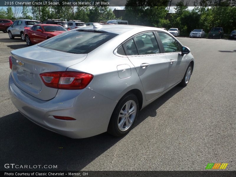 Silver Ice Metallic / Jet Black 2016 Chevrolet Cruze LT Sedan