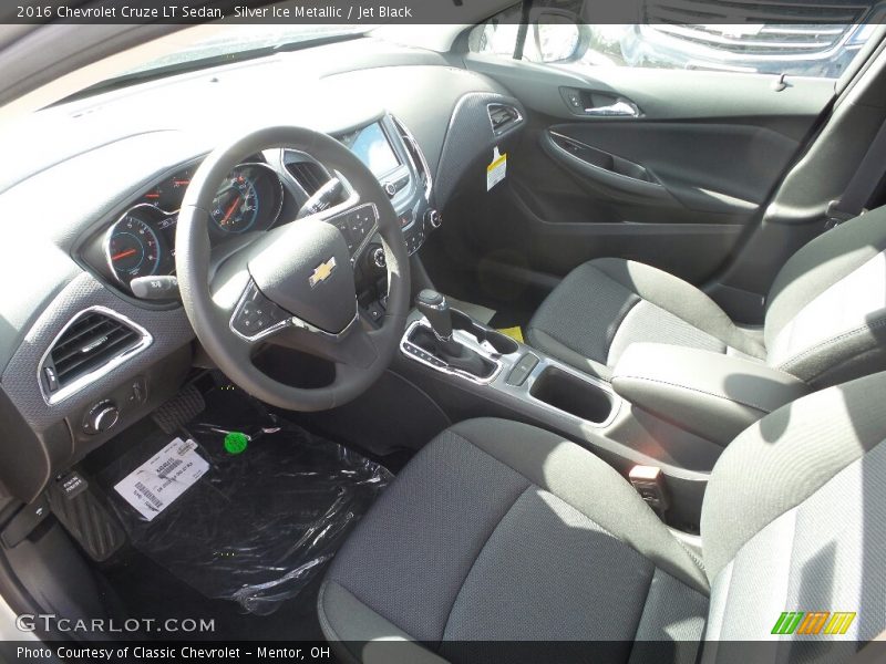 Silver Ice Metallic / Jet Black 2016 Chevrolet Cruze LT Sedan