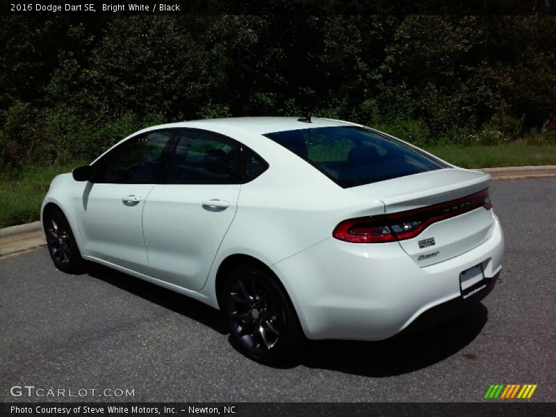 Bright White / Black 2016 Dodge Dart SE