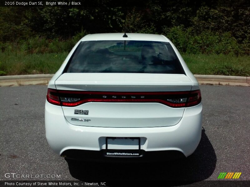 Bright White / Black 2016 Dodge Dart SE
