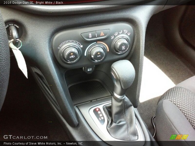 Bright White / Black 2016 Dodge Dart SE