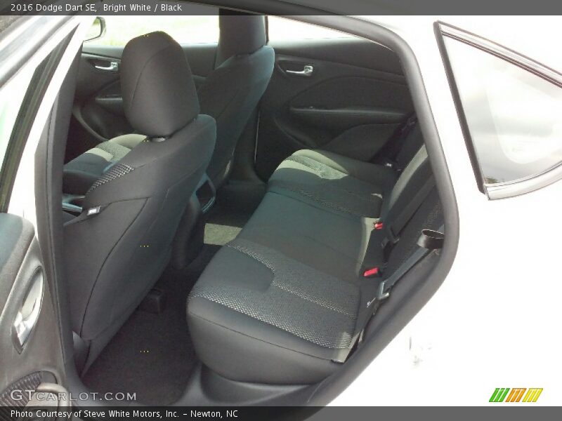 Bright White / Black 2016 Dodge Dart SE