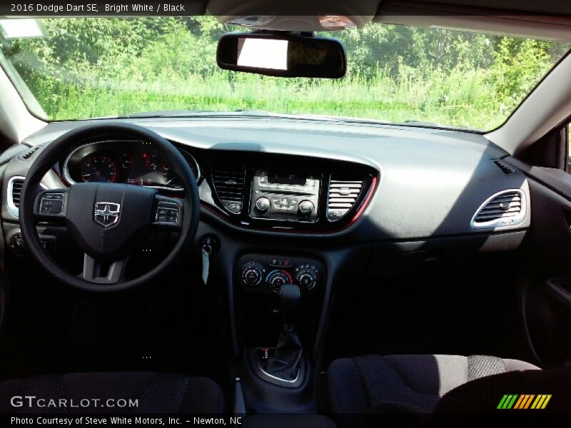 Bright White / Black 2016 Dodge Dart SE