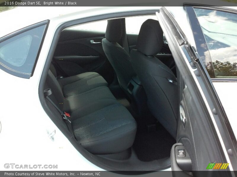 Bright White / Black 2016 Dodge Dart SE
