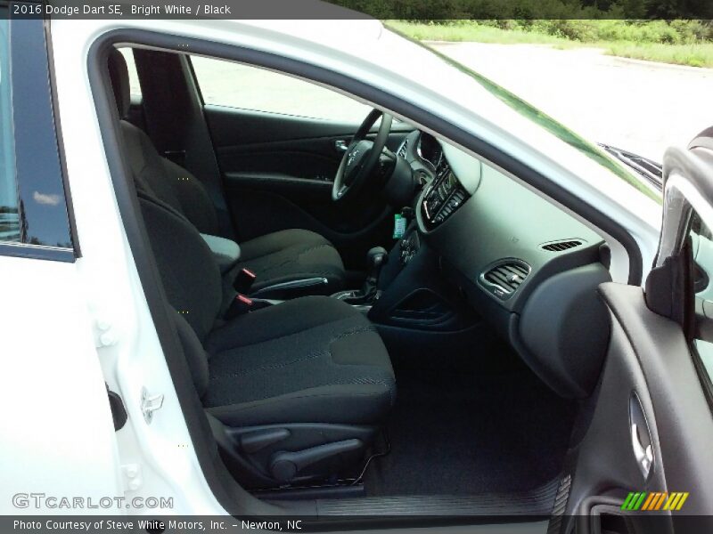 Bright White / Black 2016 Dodge Dart SE