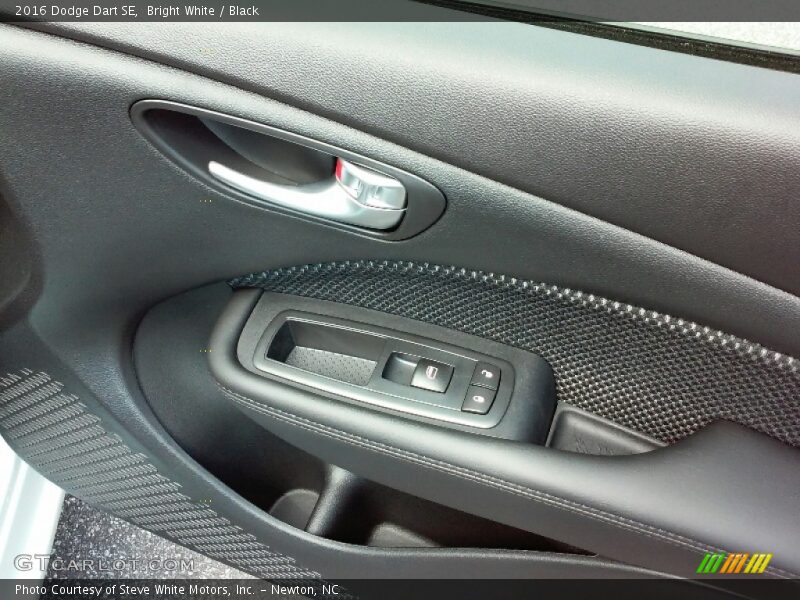 Bright White / Black 2016 Dodge Dart SE