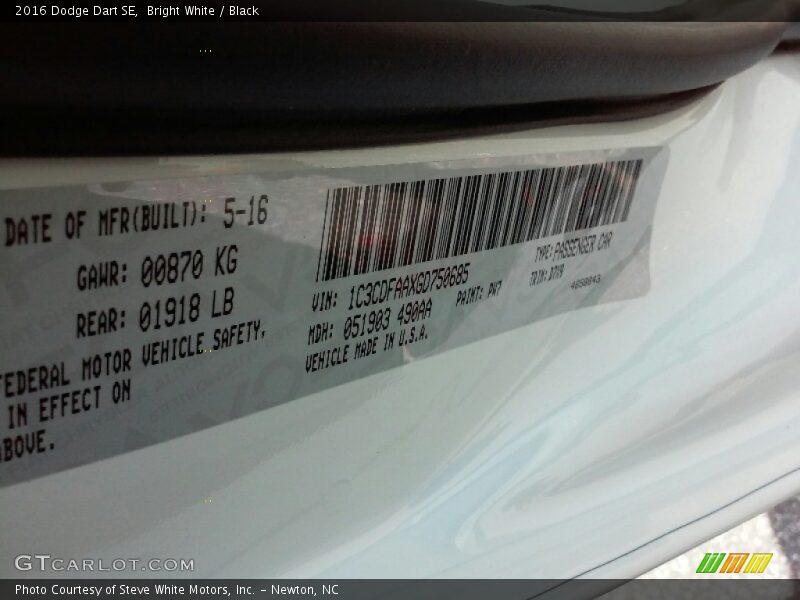 Bright White / Black 2016 Dodge Dart SE