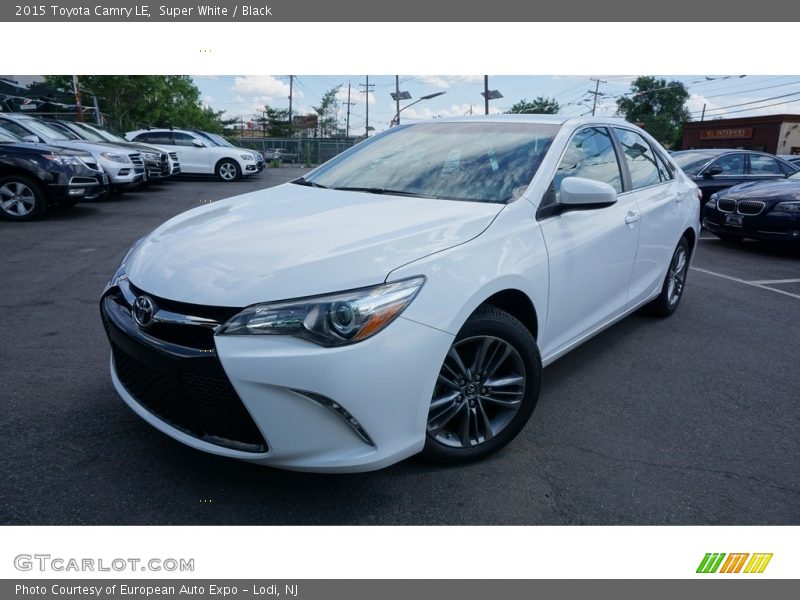 Super White / Black 2015 Toyota Camry LE