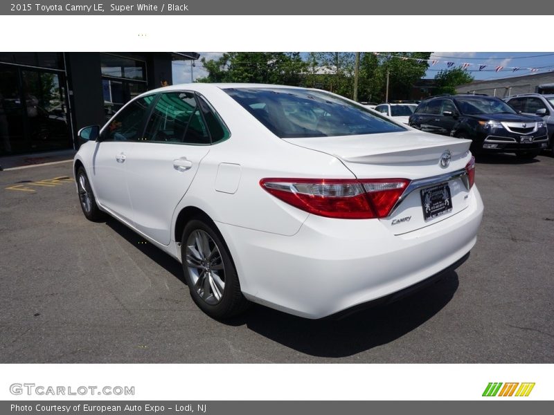 Super White / Black 2015 Toyota Camry LE