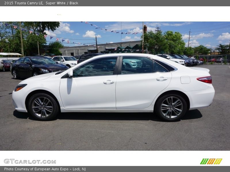 Super White / Black 2015 Toyota Camry LE